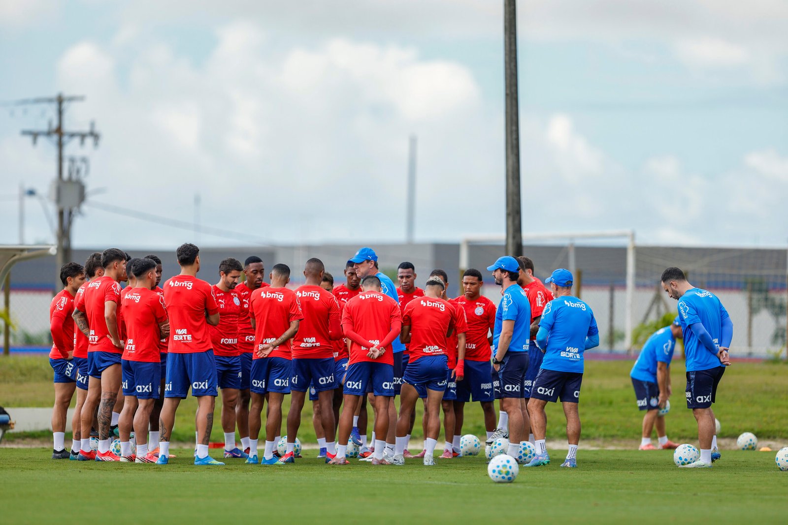Entenda saídas, chegadas e permanências do Bahia