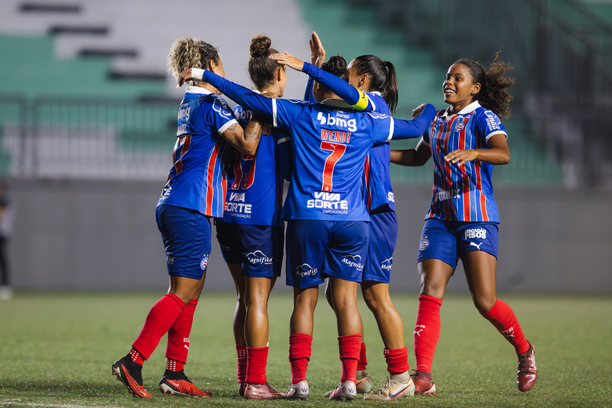 Bahia arrecada produtos de higiene feminina durante jogo contra o Corinthians