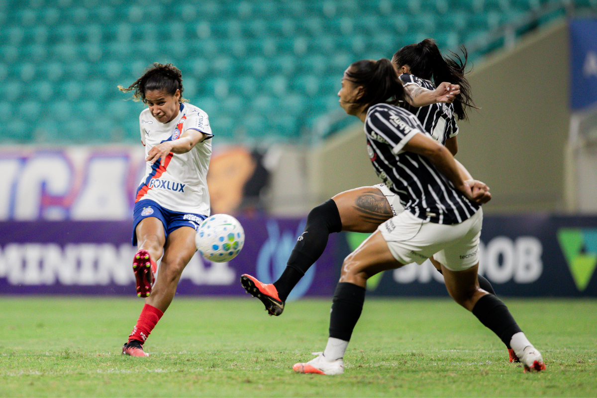Com direito a lance polêmico, Mulheres de Aço empatam com o Corinthians na Fonte Nova