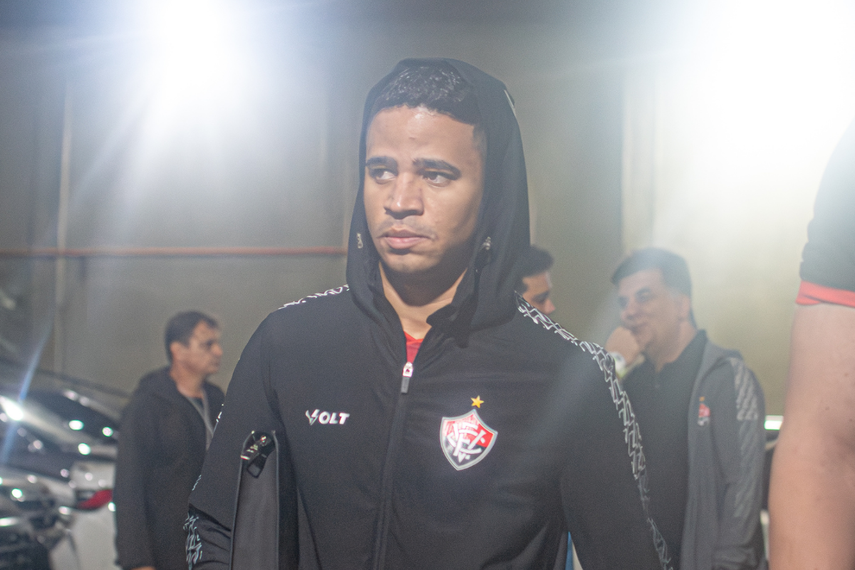 Atacante Erick lamenta terceira derrota seguida do Vitória: “Pedir desculpa ao nosso torcedor”
