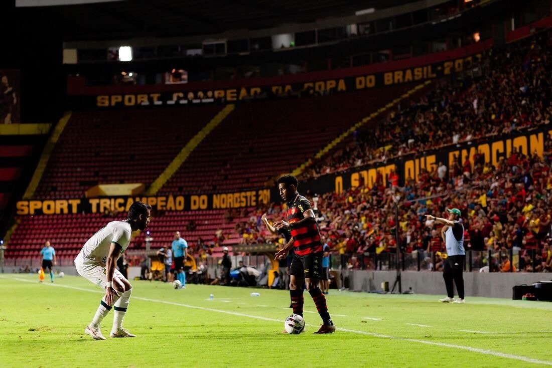 Jogos de hoje: confira horários e onde assistir futebol nesta sexta-feira (14)