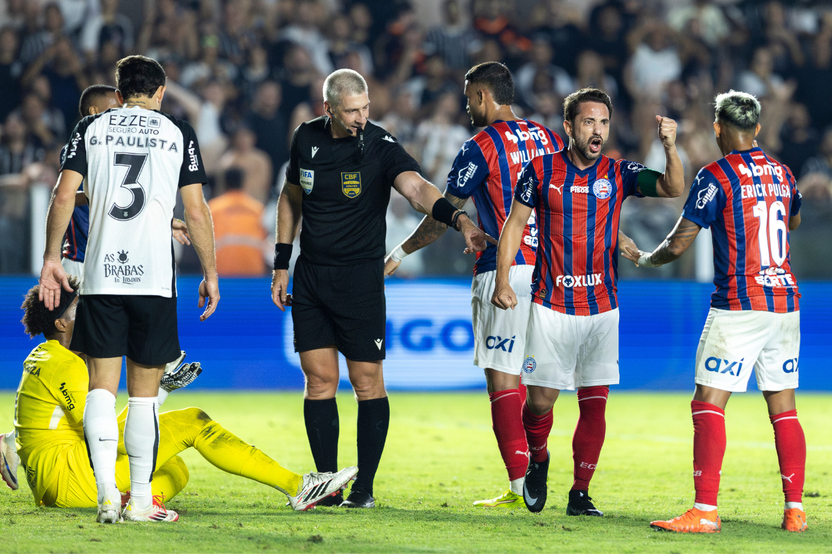 Daronco apita Athletico-PR x Bahia; veja histórico do árbitro com o Esquadrão