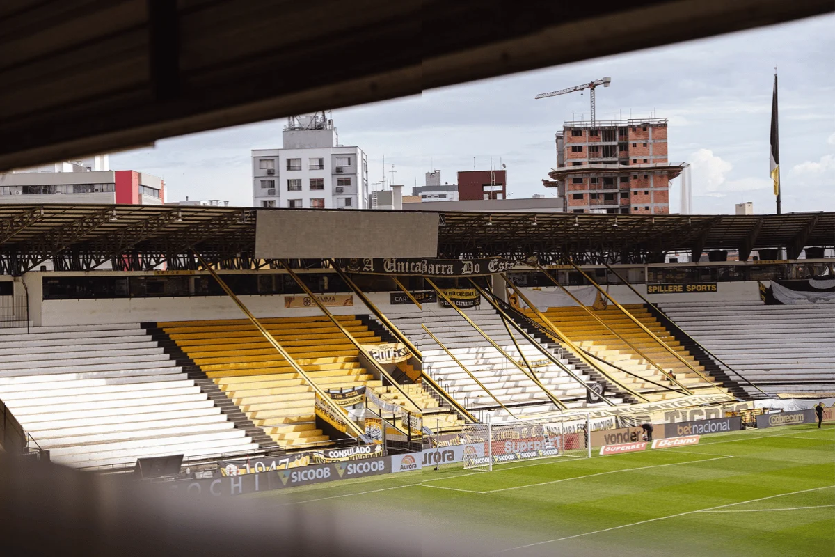 Jogos de hoje: confira horários e onde assistir futebol nesta terça-feira (22)