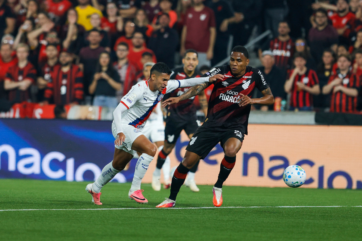 Com direito a pênalti perdido, Bahia tropeça diante do Athletico-PR e sai do G-4 do Brasileirão